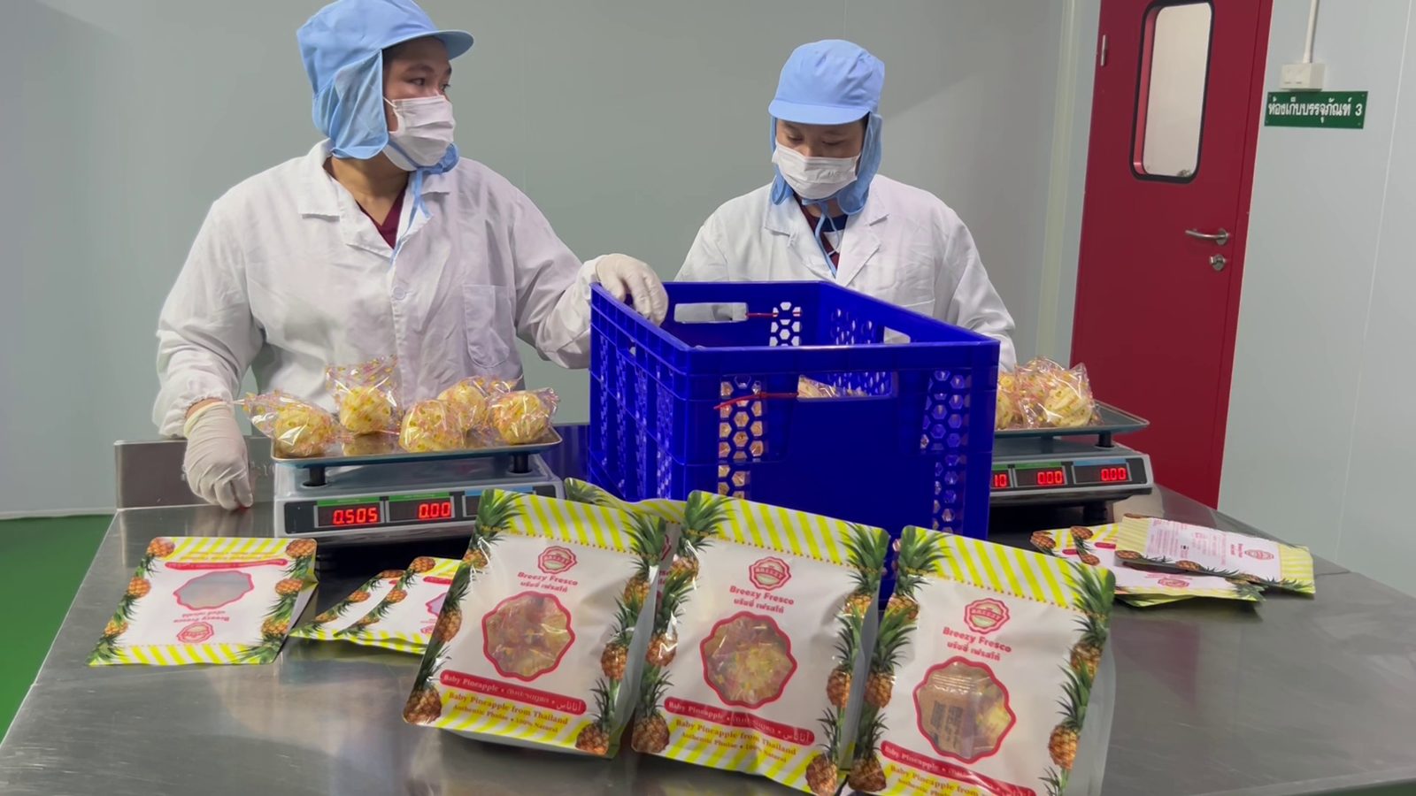 Packing Phulae pineapple retail bags by hand